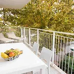 Colourful Modern Flat In Lignano-beahost