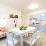 Colourful Modern Flat In Lignano-beahost Appartement