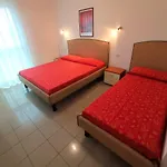 Colourful Modern Flat In Lignano-beahost *