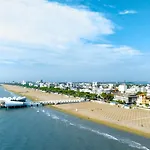 Apartment Colourful Modern Flat In Lignano-beahost *