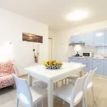 Apartment Colourful Modern Flat In Lignano-beahost *