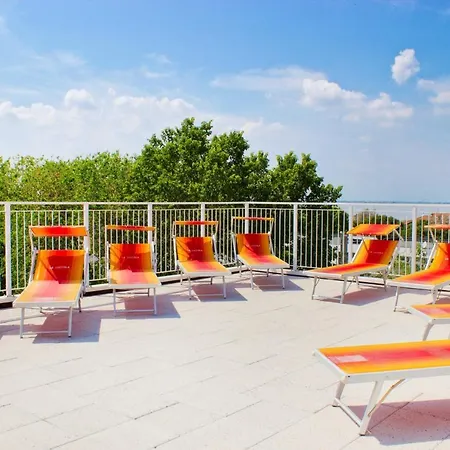 Colourful Modern Flat In Lignano-beahost شقة لينانو سابيادورو