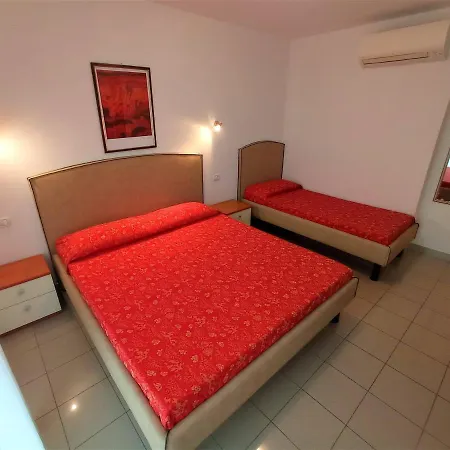 Colourful Modern Flat In Lignano-beahost شقة