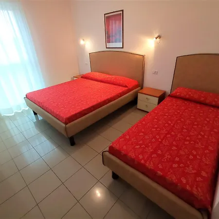 Colourful Modern Flat In Lignano-beahost Appartement