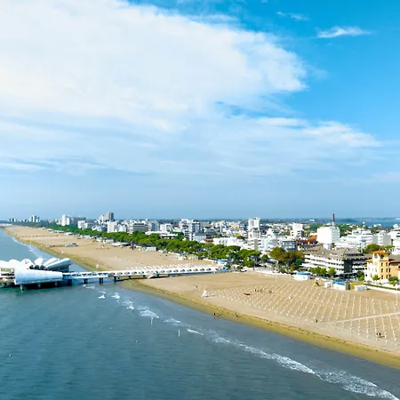 Colourful Modern Flat In Lignano-beahost شقة
